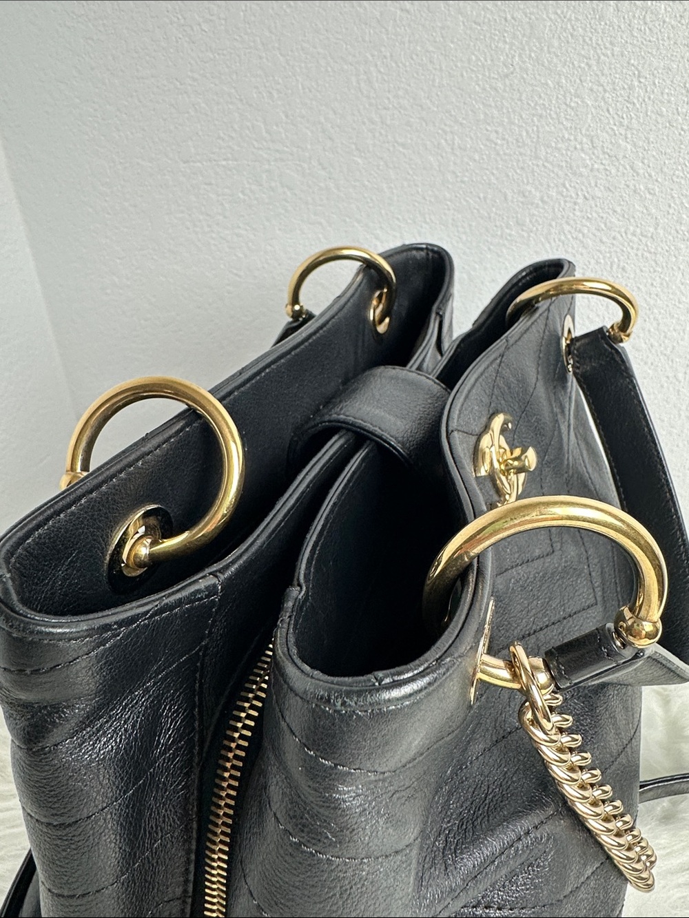 💯Authentic Chanel Chevron Quilted Shoulder Bag – Black Leather & Gold Hardware🍀 - Picture 10 of 16